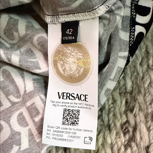 NW/OT SZ 42 Versace Monochrome Logo Tee - Picture 2 of 3